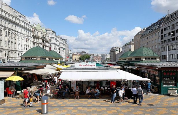 Vienna food tour at Naschmarkt
