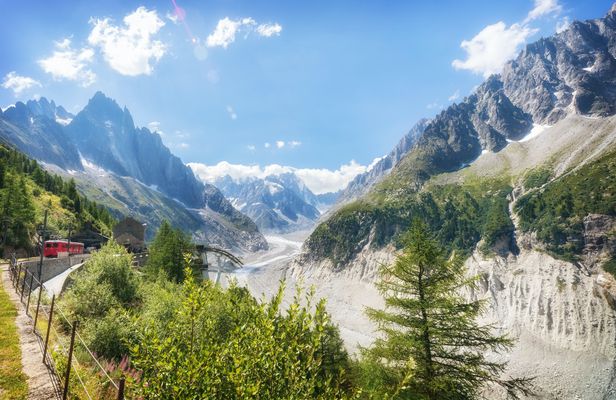 Guided day trip to Chamonix with cable car and mountain train from Geneva