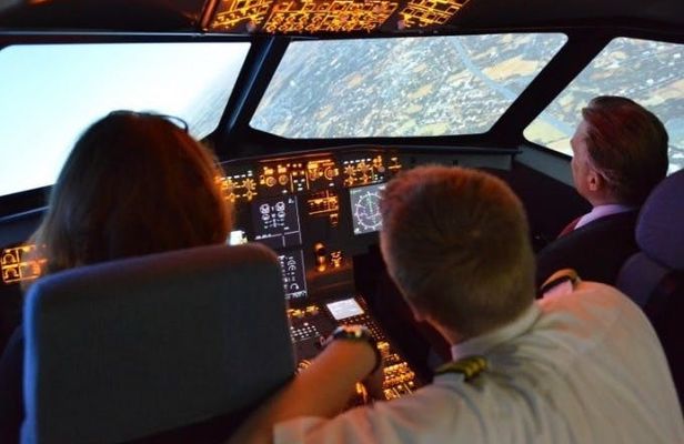 60-minute experience flight in the Airbus A320 flight simulator in Frankfurt