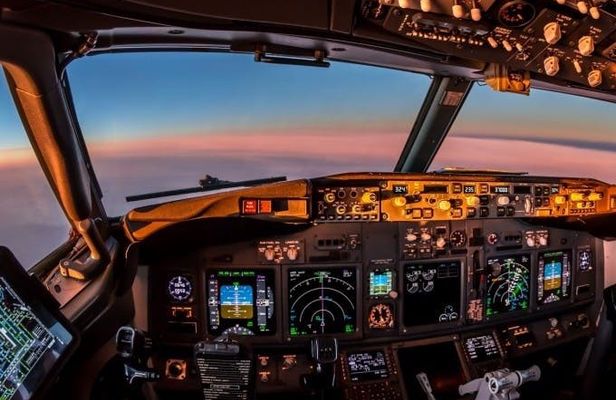 30-minute flight in Boeing B747 flight simulator Cologne