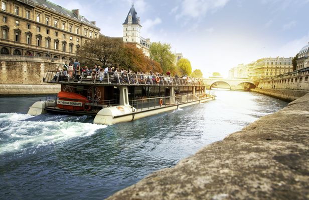 Sightseeing cruise from the Eiffel Tower