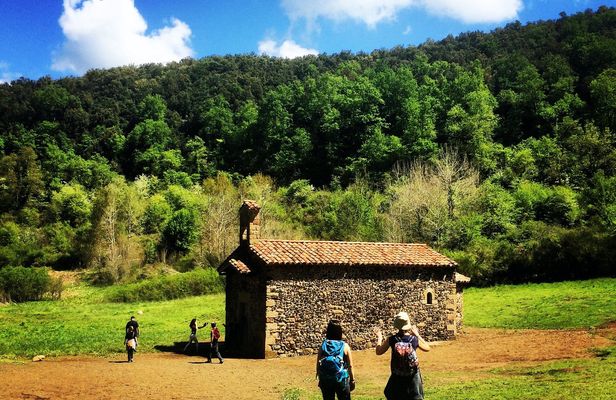 La Garrotxa Volcanic Zone Natural Park Hiking and Besalú medieval town