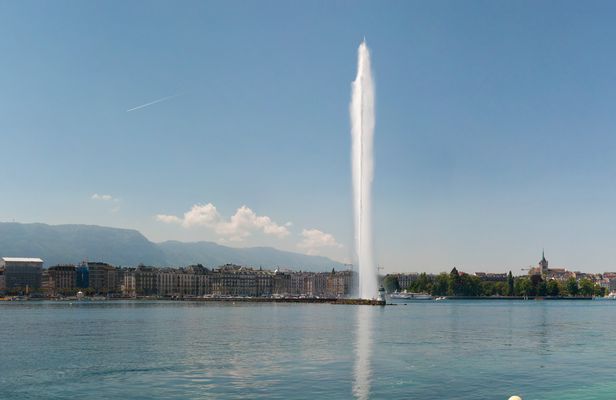 Annecy and Geneva city tour with cruise on Lake Geneva