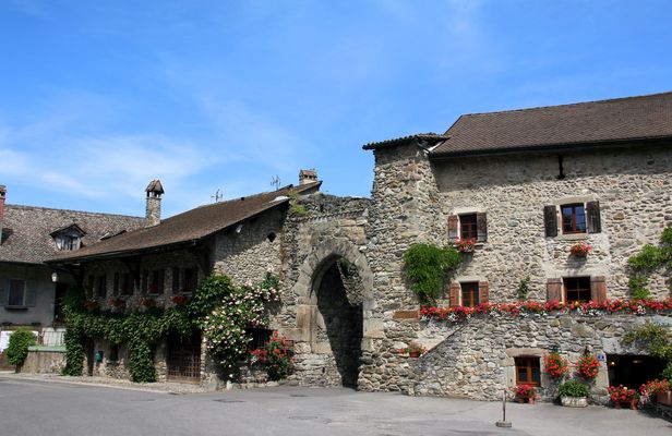 Trip to Chamonix and Yvoire with cable car to Aiguille du Midi from Geneva