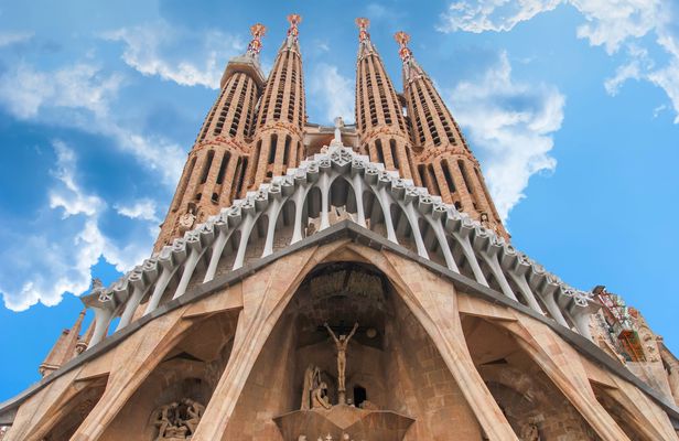Sagrada Familia Fast-Track Tickets and Guided Tour