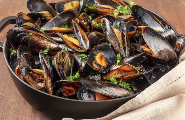 La Spezia market tour and Ligurian cuisine cooking class