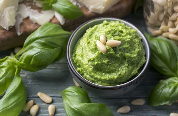 Pesto cooking class in Manarola
