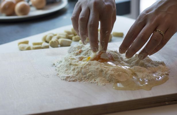 1-hour pasta making class in Rome