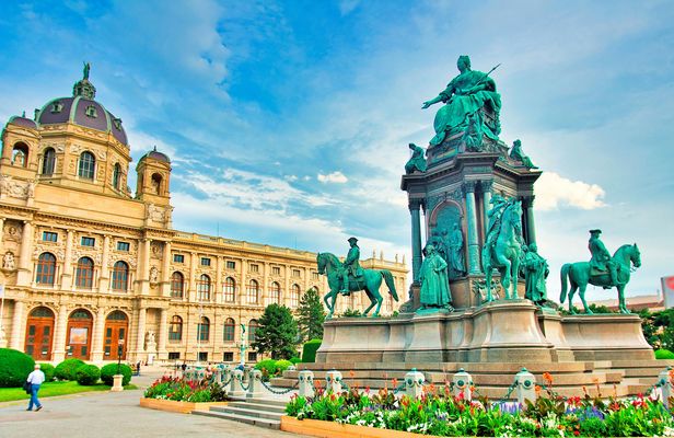 Private tour focused on beauty at Art History Museum Vienna