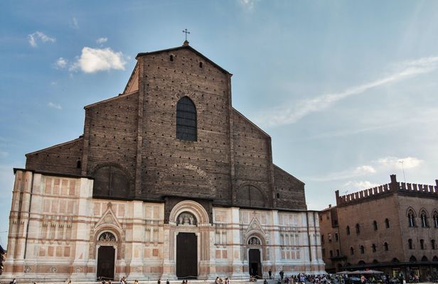 San Petronio Basilica and Archiginnasio private tour