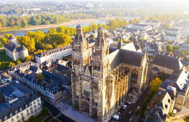 Private walking tour of the historic center of Tours