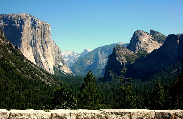 2-day Tour with overnight stay at Yosemite View Lodge