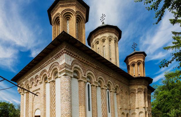 Private half-day trip to Snagov Monastery and Mogosoaia Palace