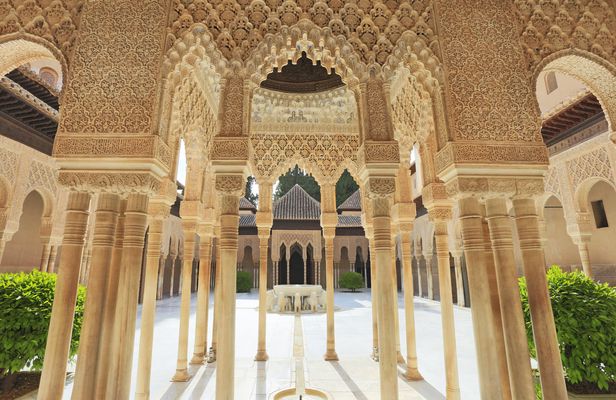 Alhambra tour of the Palacios, with audio guide