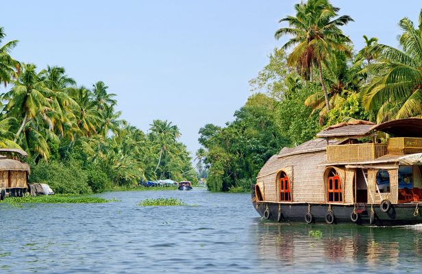 Half-day houseboat tour with lunch