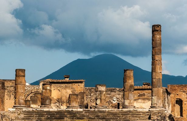 Pompeii guided tour with a local archeologist