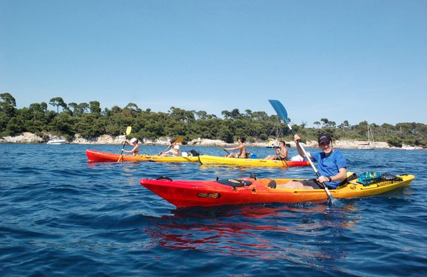 Sea kayak rental on the Esterel coast in the French Riviera