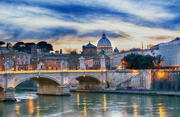 Aperitif on the Tiber