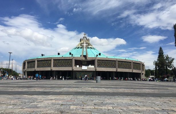 Teotihuacan pyramids and Basilica of Our Lady of Guadalupe guided tour