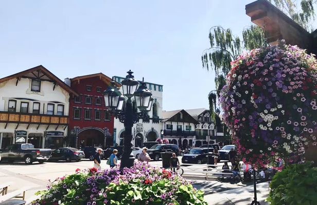 Snoqualmie Falls and Leavenworth day tour from Seattle