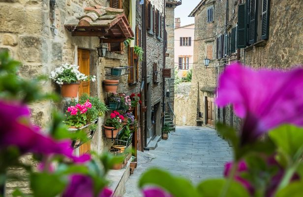 Cortona private walking tour