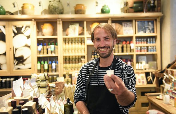 Food tour in Saint-Germain-des-Prés neighborhood