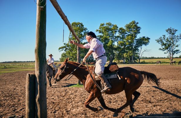 Gaucho day in Santa Susana with BBQ lunch and folklore shows