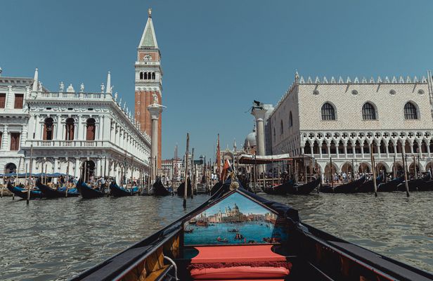 Danieli Bridge of Sighs private Gondola ride