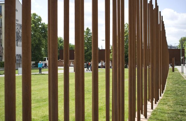 Cold War walking tour in Berlin