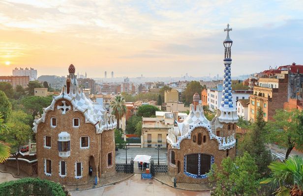 Fast-track access to Park Güell with guided tour
