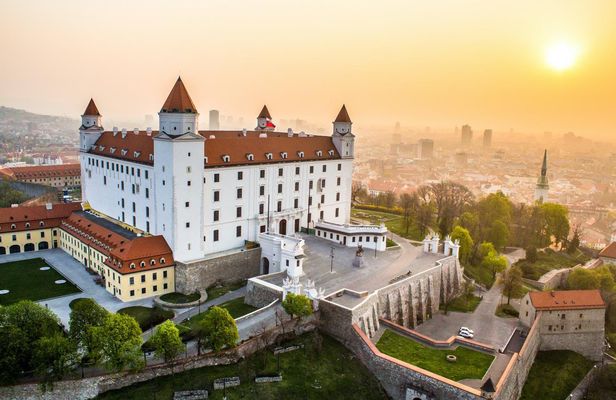 Bratislava city centre tour from Vienna with lunch