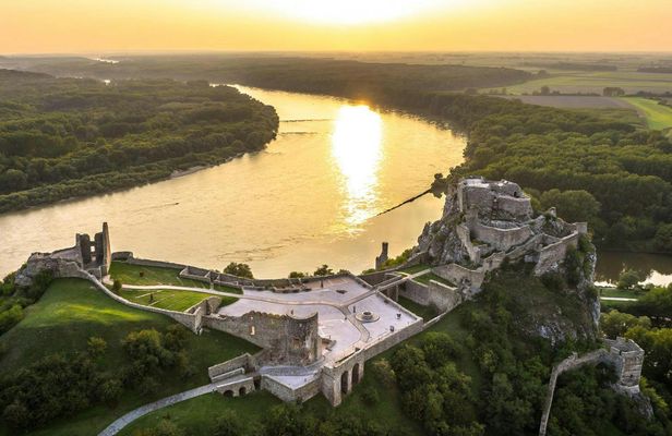 Bratislava grand city tour including Devin Castle