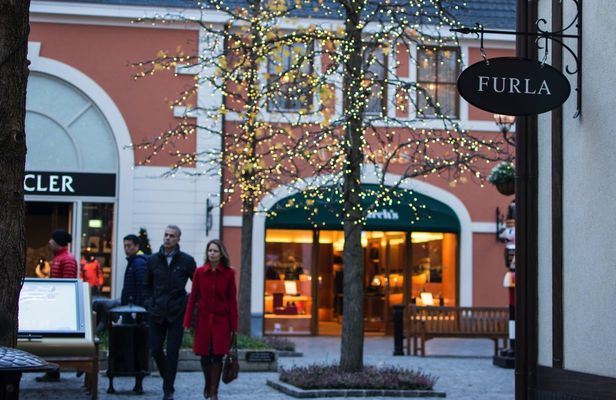 Shopping at Roermond Design Outlet with private transportation
