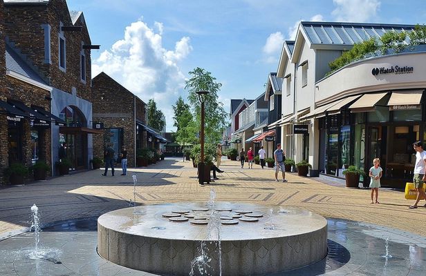 Shopping experience at Bataviastad Fashion Outlet with private transportation