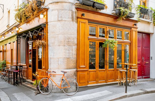 Walking tour of the trendy Le Marais neighborhood