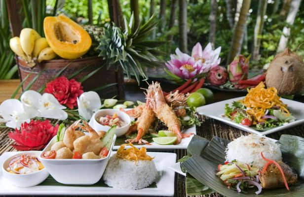 Private morning cruise and motu lunch in Bora Bora