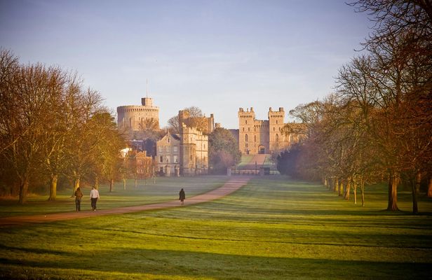 Windsor Castle, Stonehenge and Oxford tour with entrances