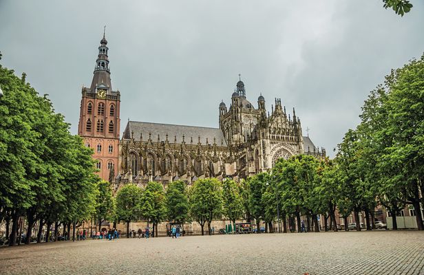 Self guided tour with interactive city game of 's-Hertogenbosch