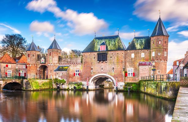 Self guided tour with interactive city game of Amersfoort