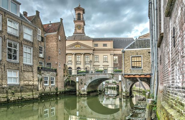 Self guided tour with interactive city game of Dordrecht