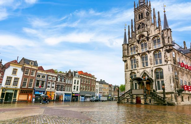 Self guided tour with interactive city game of Gouda