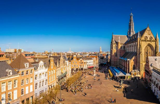 Self guided tour with interactive city game of Haarlem