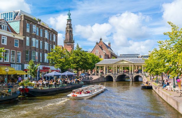 Self guided tour with interactive city game of Leiden