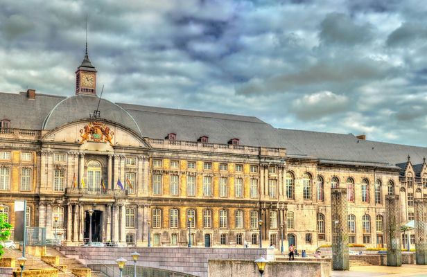 Self guided tour with interactive city game of Liege