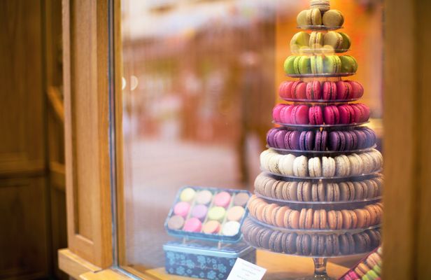 Gourmet tour in the Eiffel Tower chic neighborhood