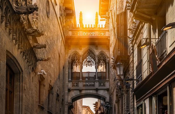 Gothic Quarter small-group walking tour with churros