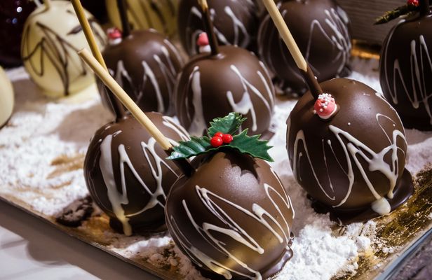 Christmas gourmet walking tour in Paris
