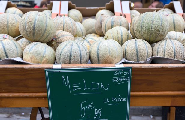 Food tour of the Marché d’Aligre in Paris