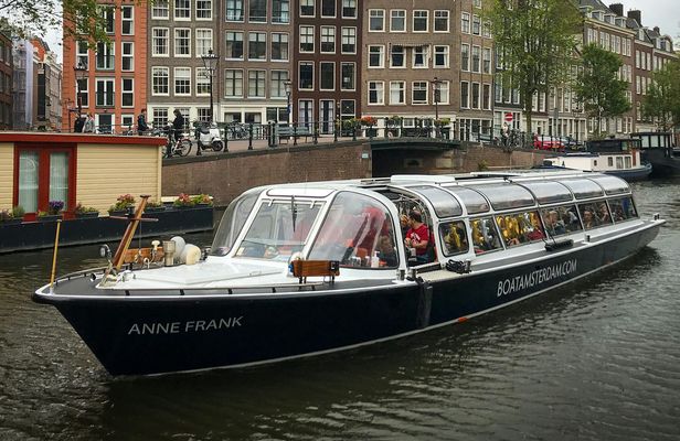 Amsterdam standard canal cruise with audio guided tour
