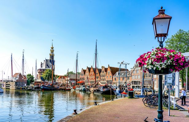 Self guided tour with interactive city game of Hoorn